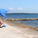 With Parking Space Novigrad - 7053 Apartamento Novigrad Istria